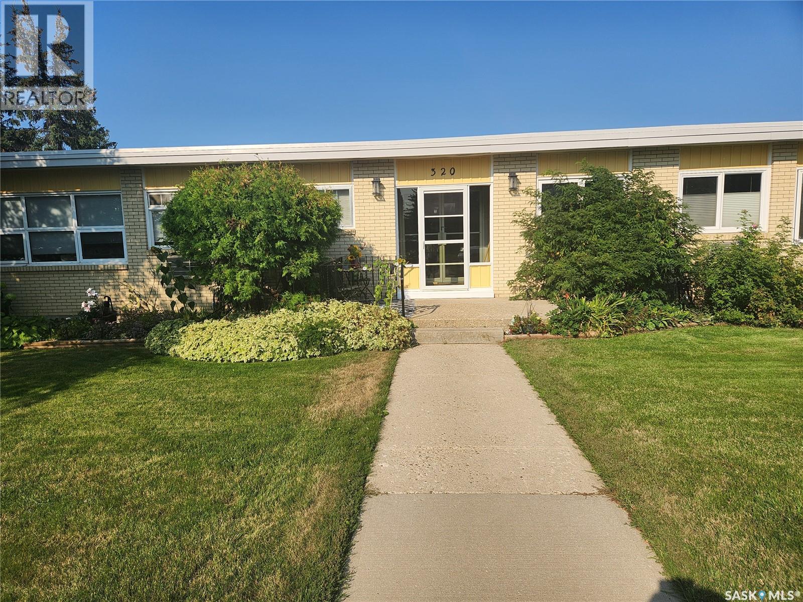 5 330 13th Avenue Ne, Swift Current, Saskatchewan  S9H 2V9 - Photo 1 - SK046505