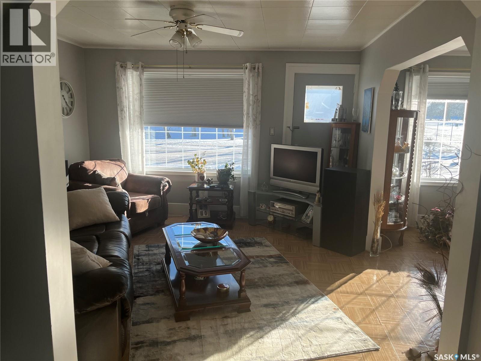 217 7th Avenue E, Assiniboia, Saskatchewan  S0H 0B0 - Photo 5 - SK046425