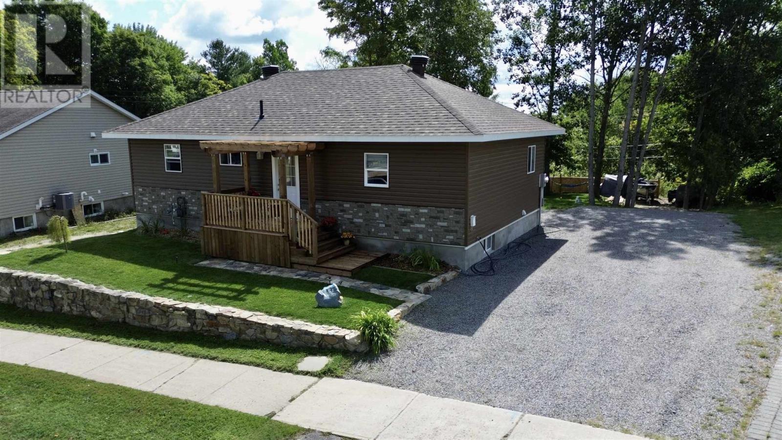 51 Axmith Ave, Elliot Lake, Ontario  P5A 1B5 - Photo 1 - SM262309