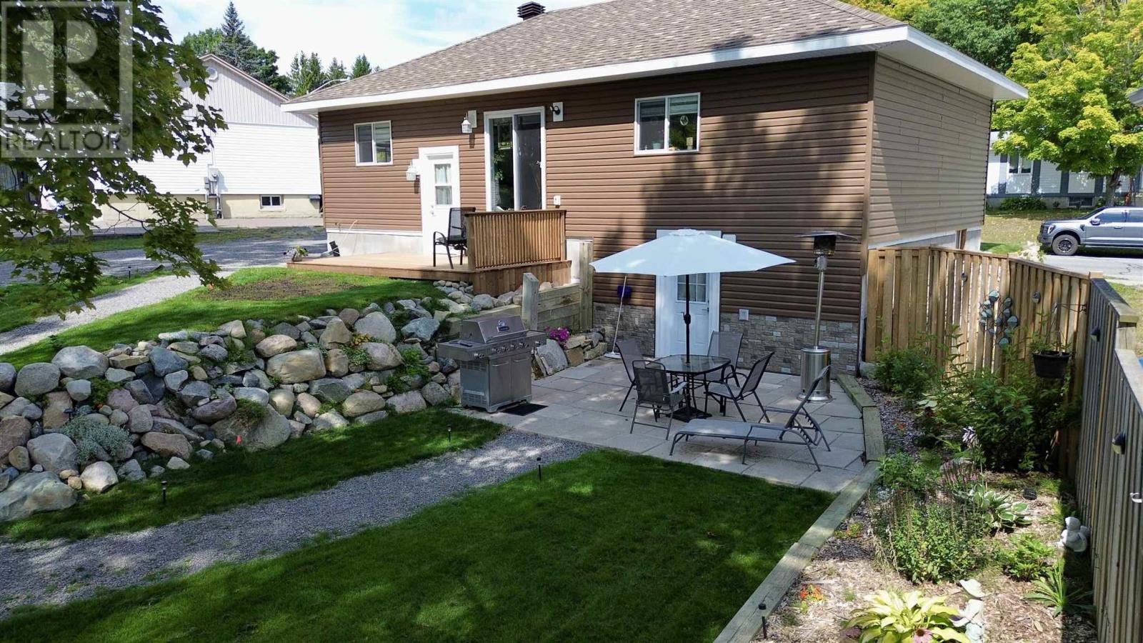 51 Axmith Ave, Elliot Lake, Ontario  P5A 1B5 - Photo 9 - SM262309