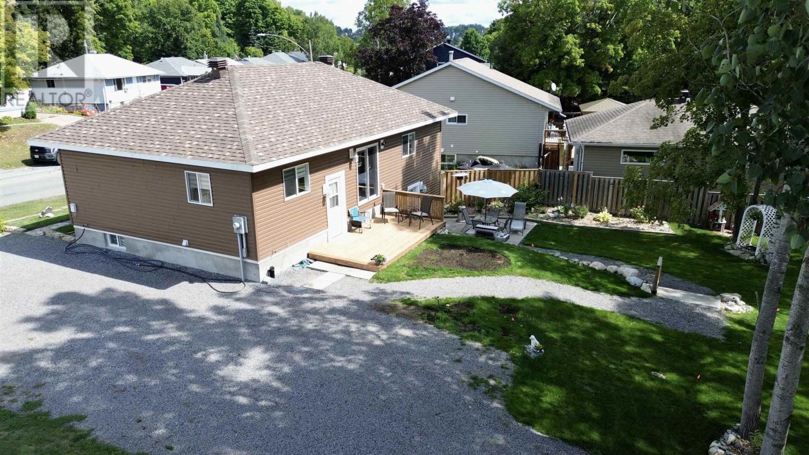 51 Axmith Ave, Elliot Lake, Ontario  P5A 1B5 - Photo 6 - SM262309