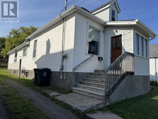 42 Ontario St, Thunder Bay, Ontario  P7B 3E9 - Photo 2 - TB2602510