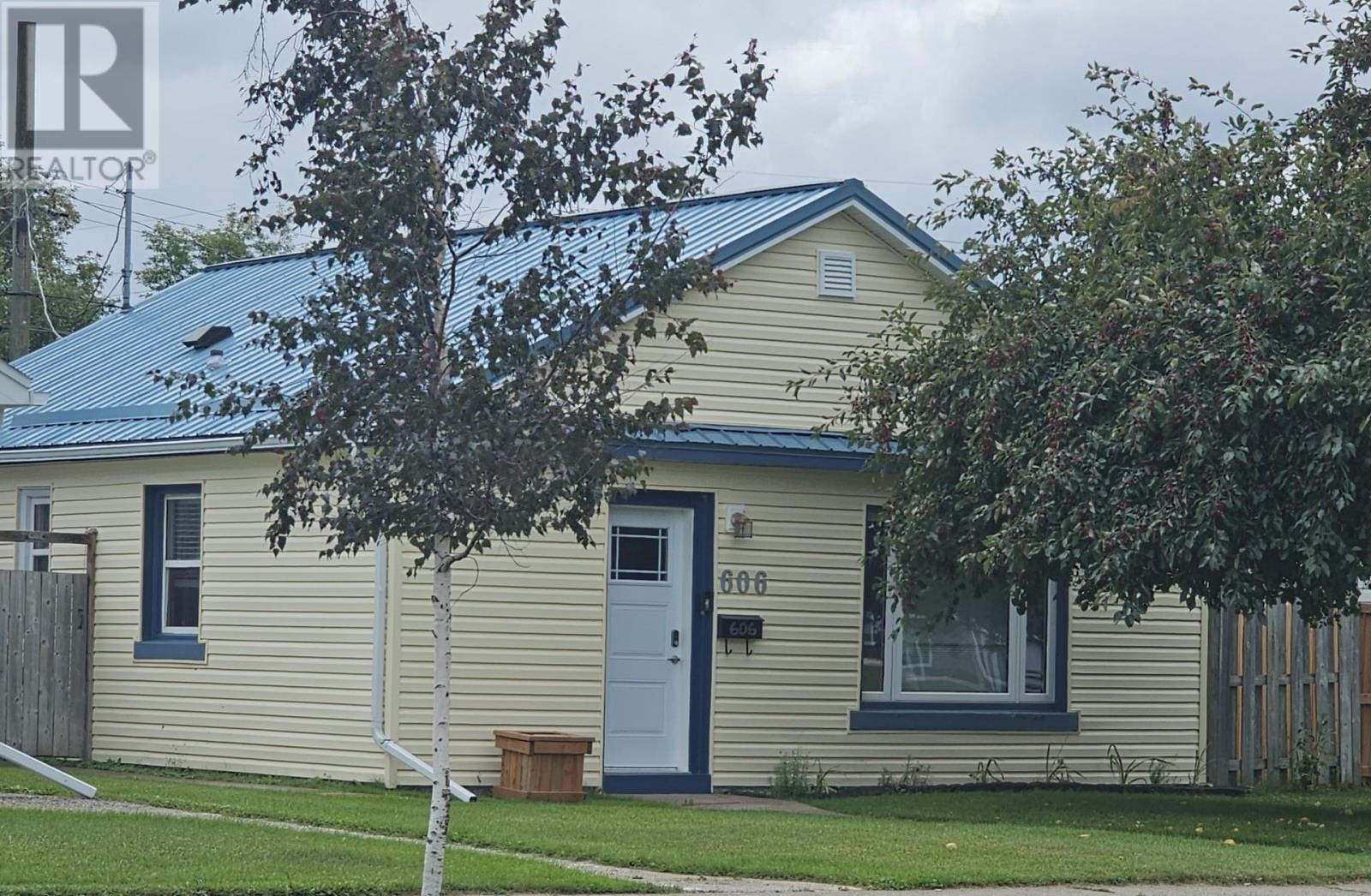 606 Kingsway, Thunder Bay, Ontario