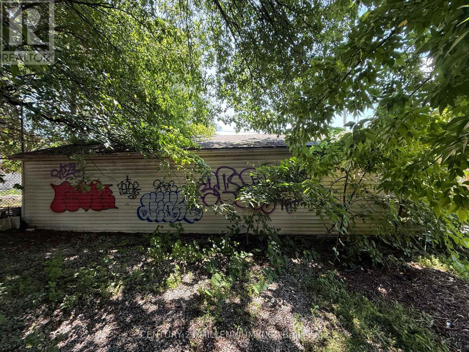275r Lansdowne Avenue, Toronto, Ontario  M6K 2W2 - Photo 5 - C13714430