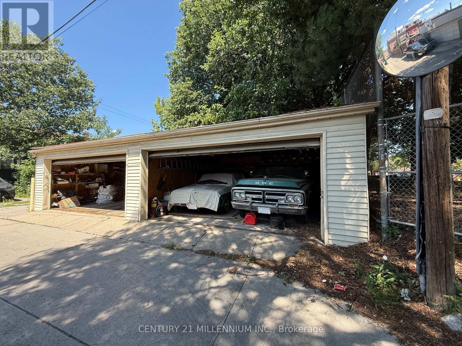 275r Lansdowne Avenue, Toronto, Ontario  M6K 2W2 - Photo 8 - C13714430