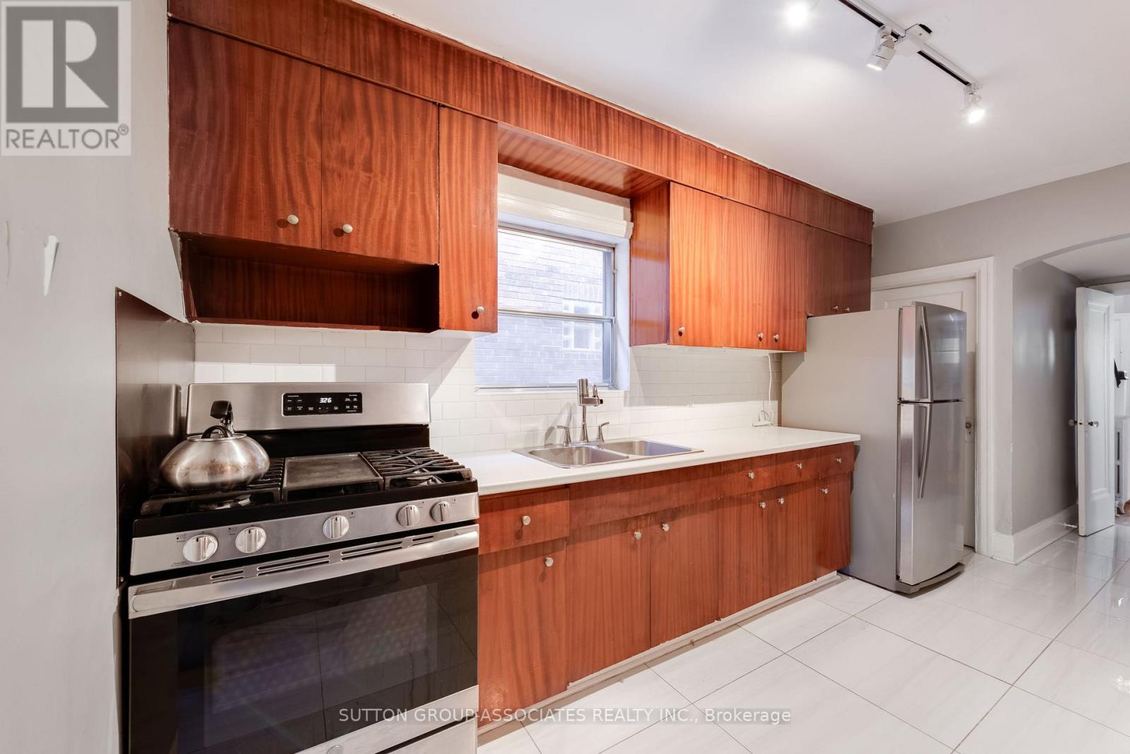 76 St Annes Road, Toronto, Ontario  M6J 3J9 - Photo 12 - C13714580