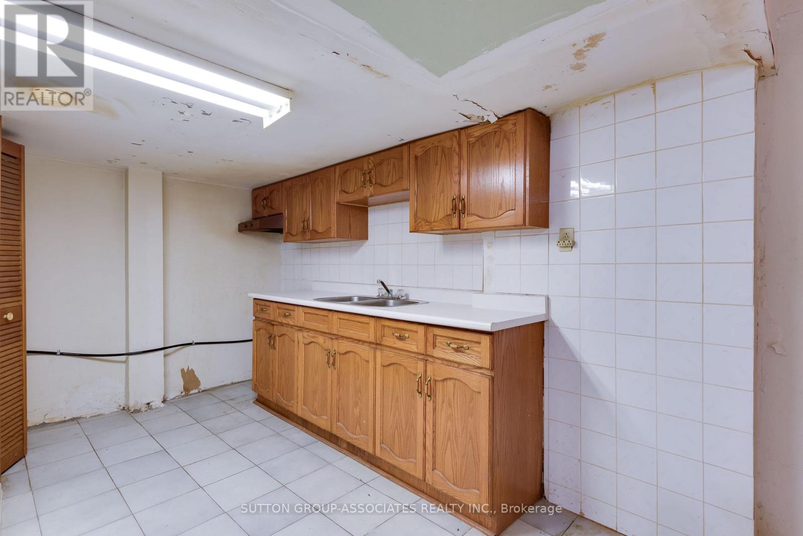 76 St Annes Road, Toronto, Ontario  M6J 3J9 - Photo 31 - C13714580