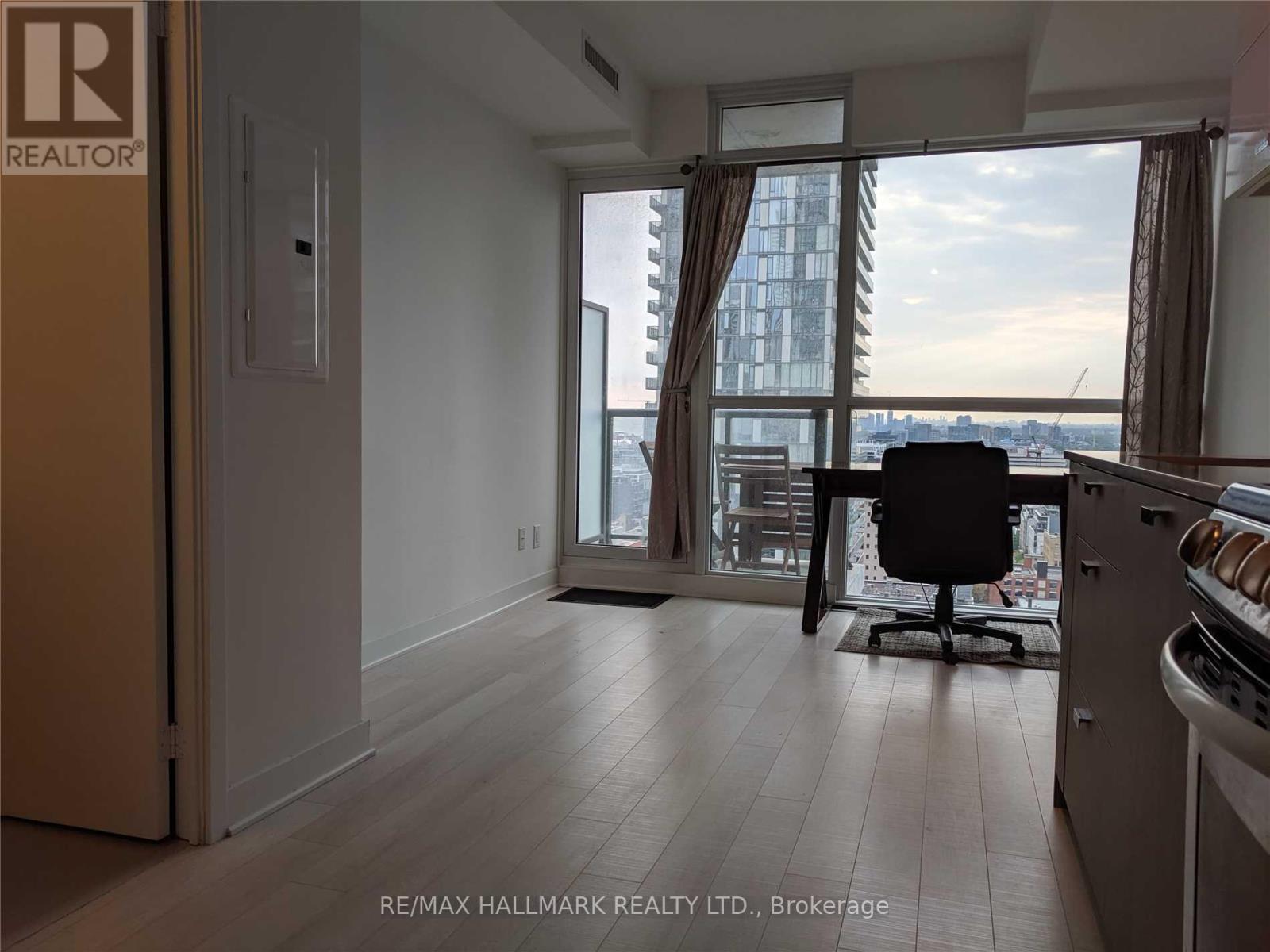 2403 - 290 Adelaide Street W, Toronto, Ontario  M5V 1P6 - Photo 3 - C13714702