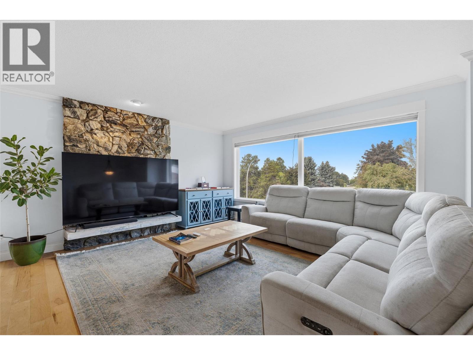 431 Upland Drive, Coldstream, British Columbia  V1B 2X7 - Photo 7 - 10398683