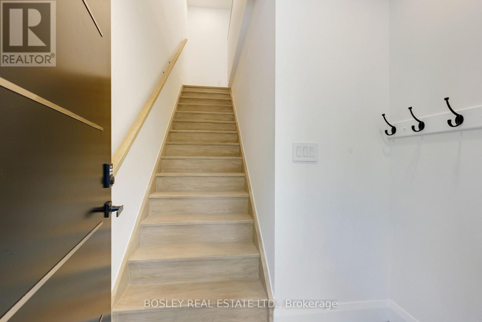 A - 225 Gainsborough Road, Toronto, Ontario  M4L 3C7 - Photo 6 - E13714424