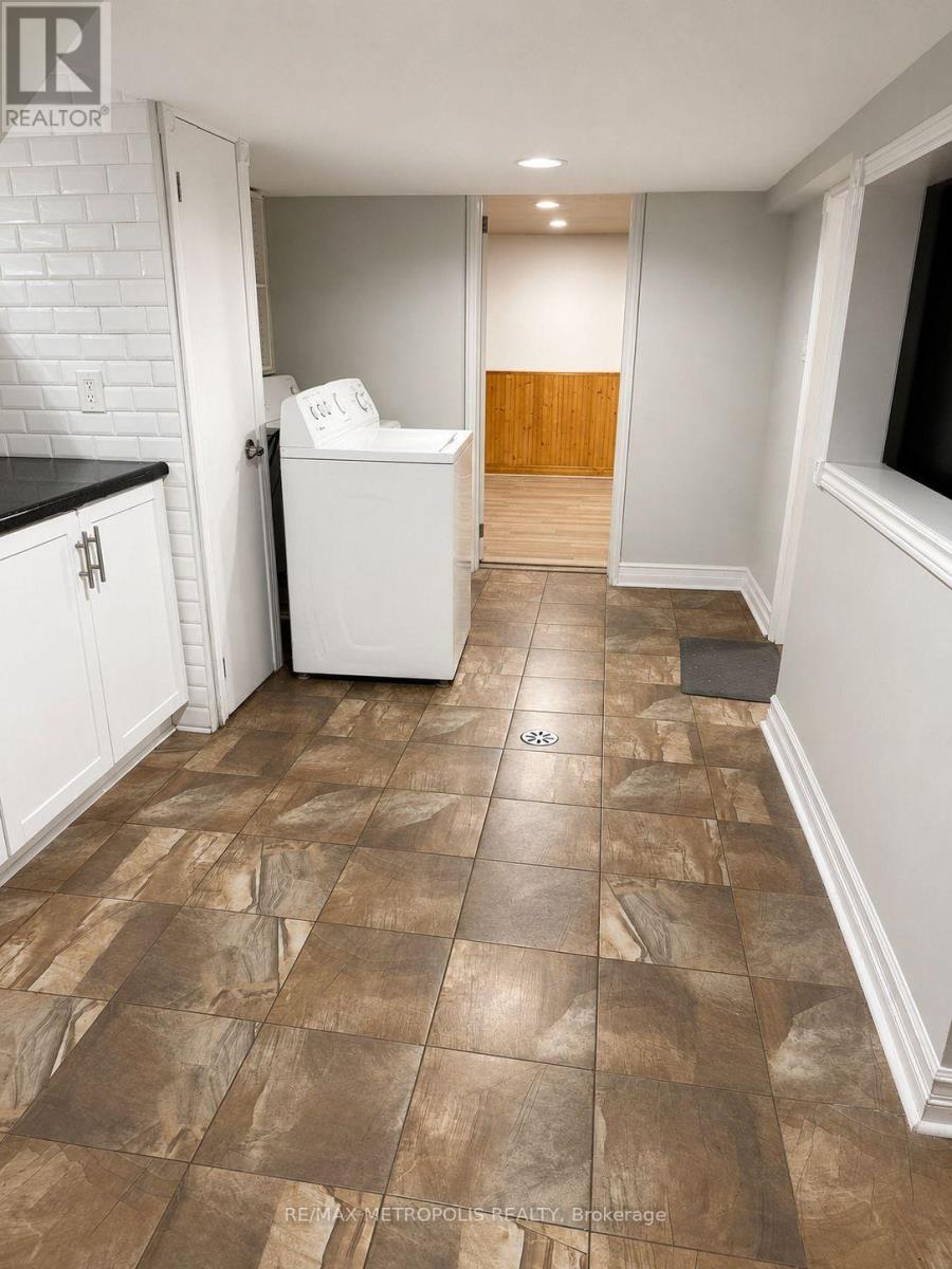 57 Midland Avenue, Toronto, Ontario  M1N 3Z8 - Photo 4 - E13714470