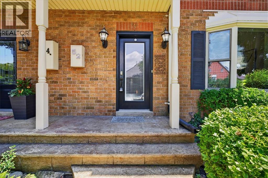 52 Sunvale Place, Stoney Creek, Ontario  L8E 4Z7 - Photo 2 - 40858267