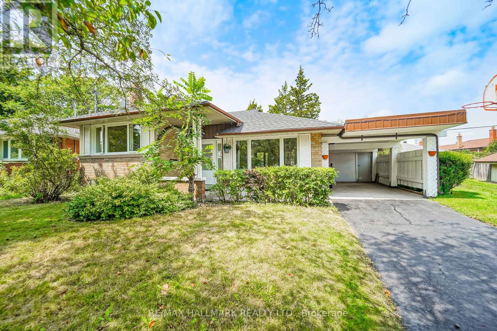 54 CHARLEMONT CRESCENT, Toronto, Ontario