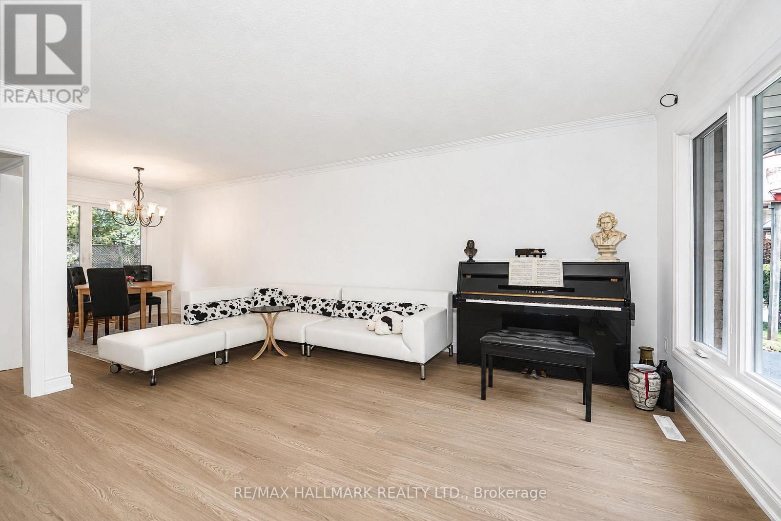 54 Charlemont Crescent, Toronto, Ontario  M1T 1M4 - Photo 10 - E13714628