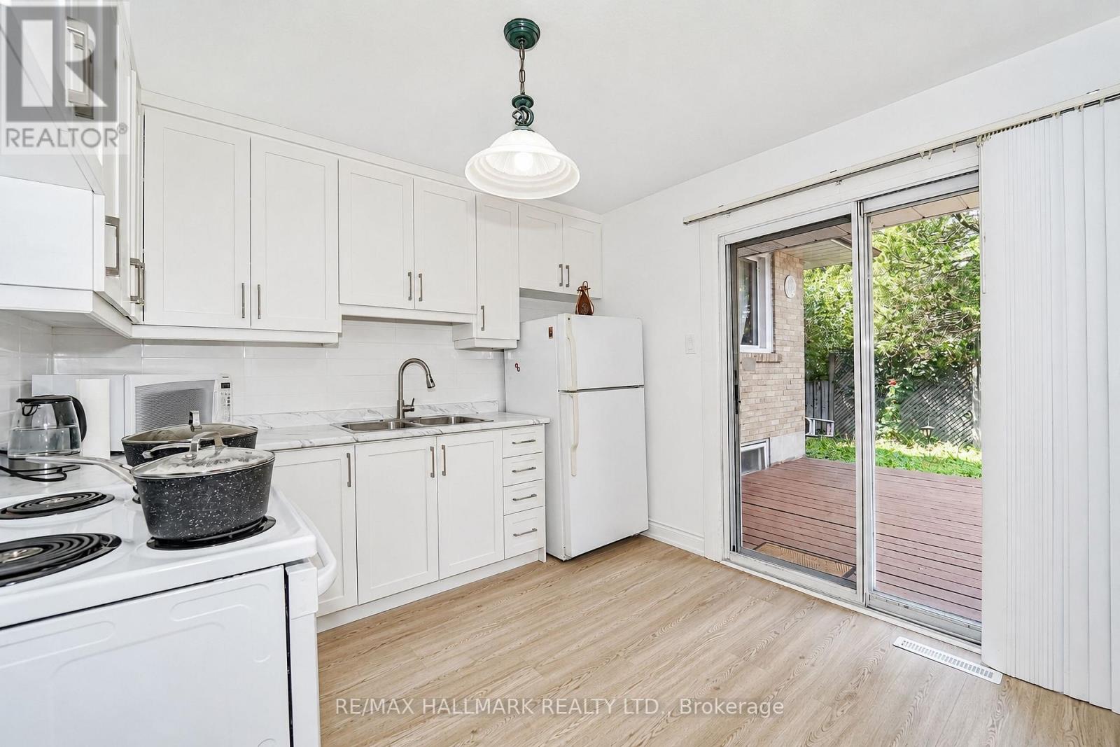 54 Charlemont Crescent, Toronto, Ontario  M1T 1M4 - Photo 16 - E13714628