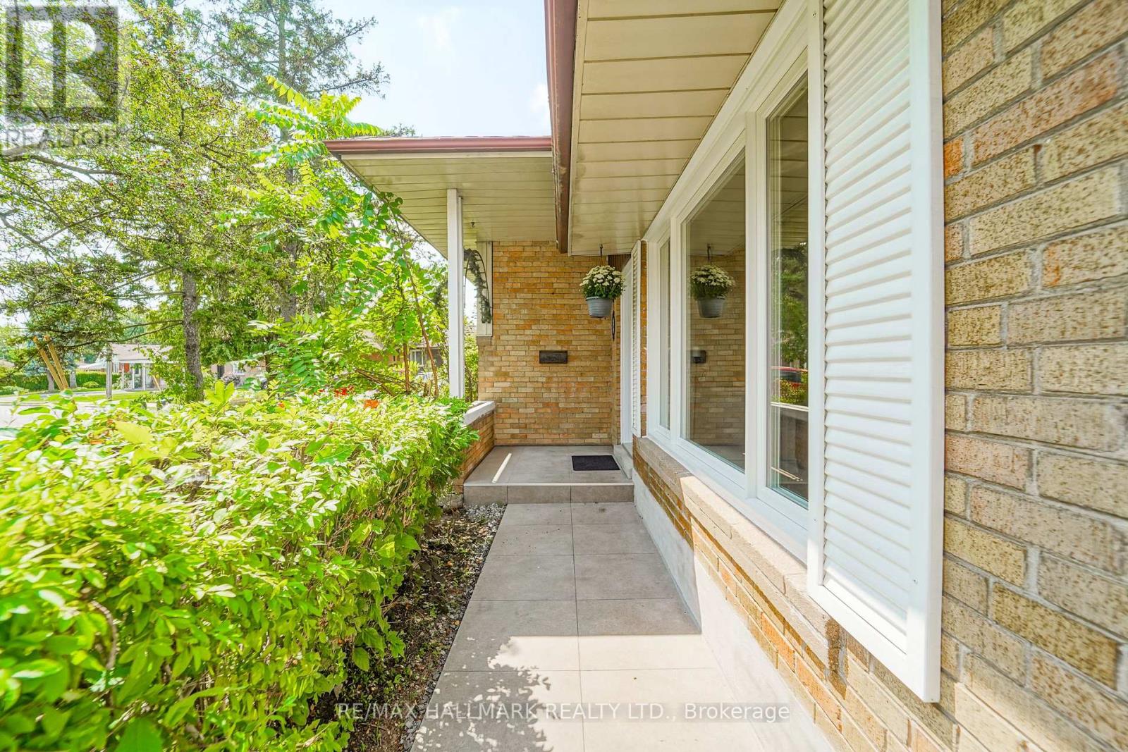 54 Charlemont Crescent, Toronto, Ontario  M1T 1M4 - Photo 4 - E13714628
