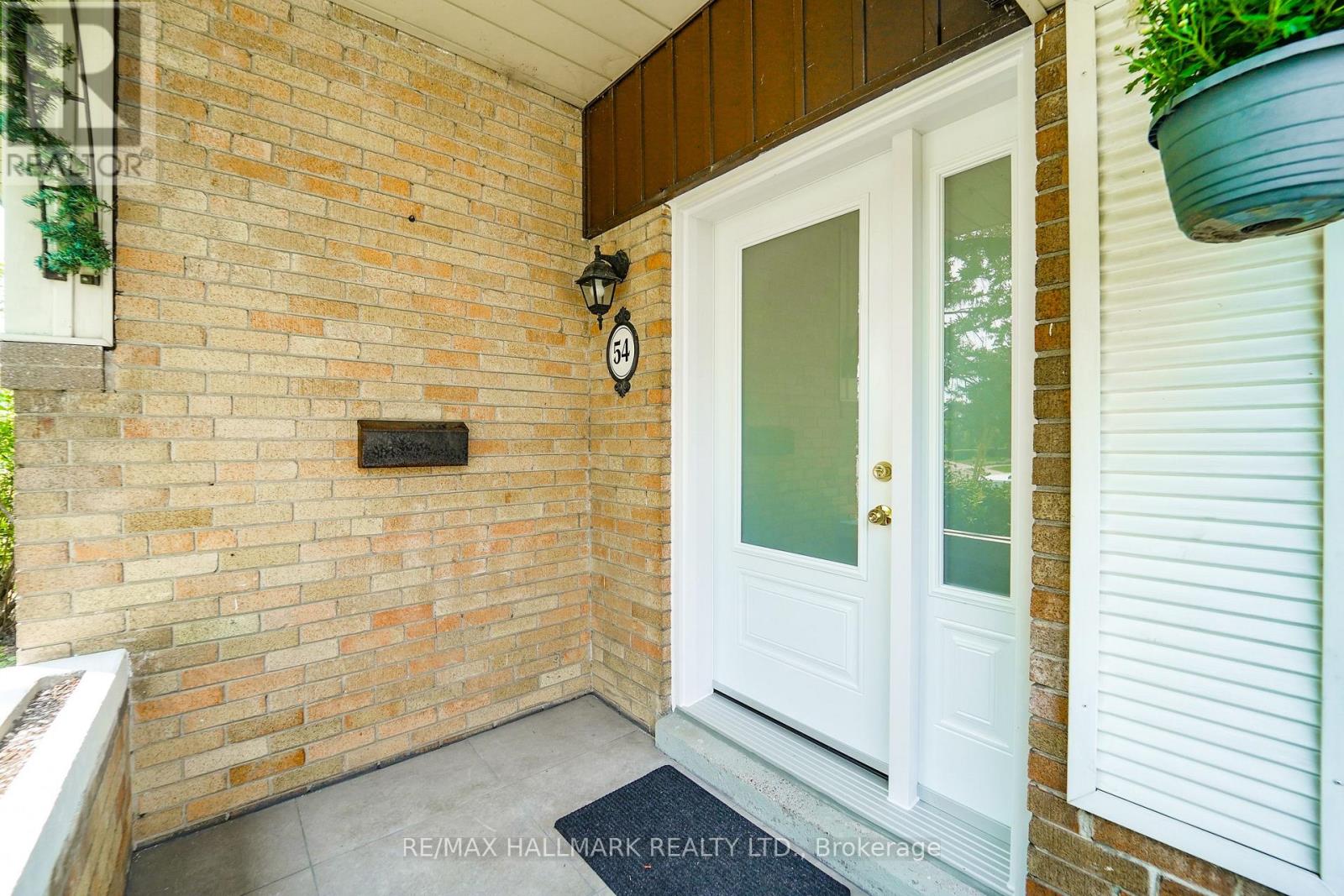 54 Charlemont Crescent, Toronto, Ontario  M1T 1M4 - Photo 5 - E13714628