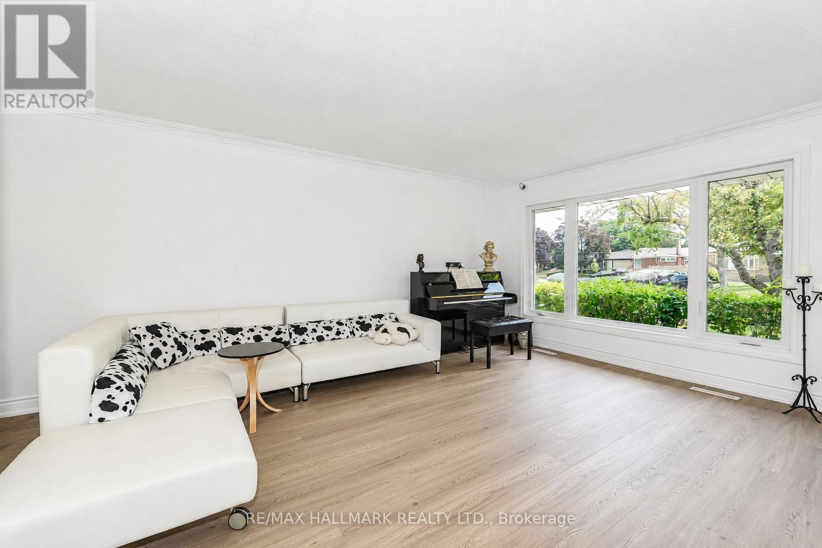54 Charlemont Crescent, Toronto, Ontario  M1T 1M4 - Photo 7 - E13714628
