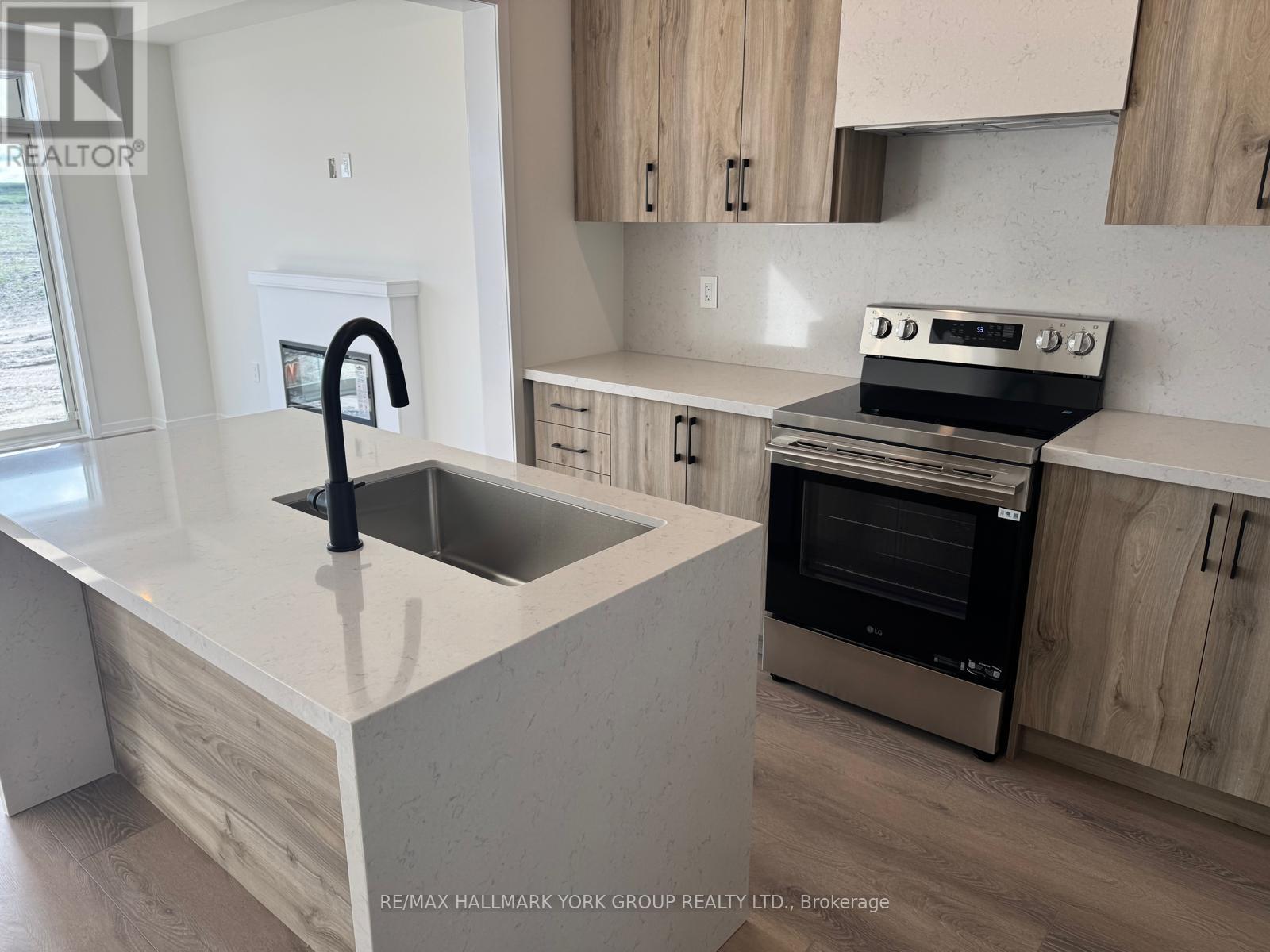 7 Thomas Smith Street, Georgina, Ontario  L4P 0S3 - Photo 7 - N13714464