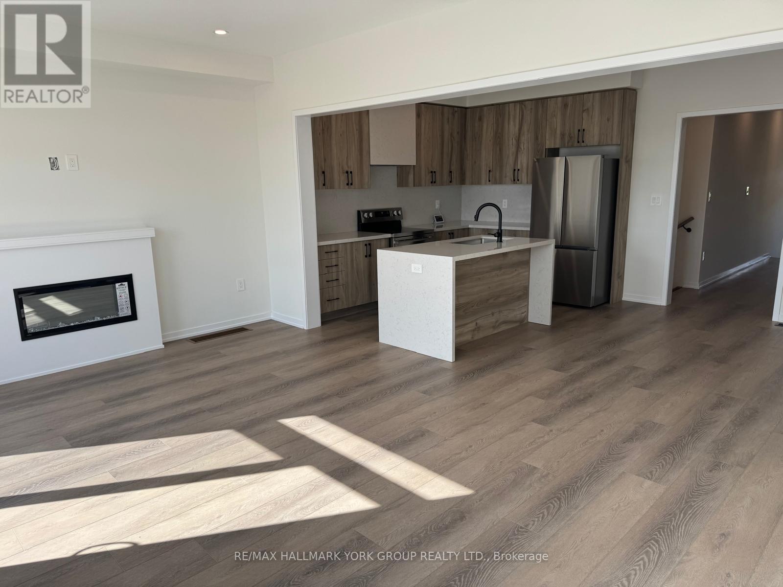 7 Thomas Smith Street, Georgina, Ontario  L4P 0S3 - Photo 8 - N13714464
