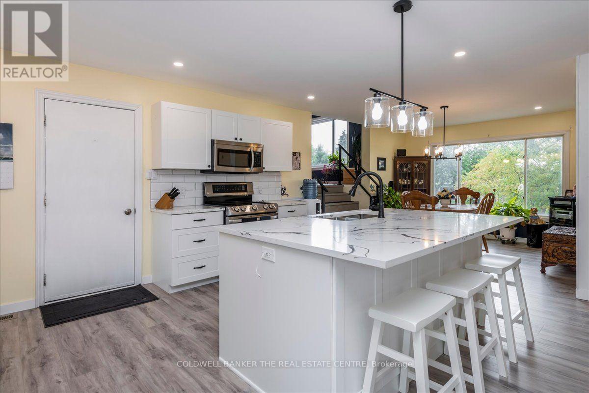 2593 Lawrence Avenue, Innisfil, Ontario  L9S 1C7 - Photo 10 - N13714510