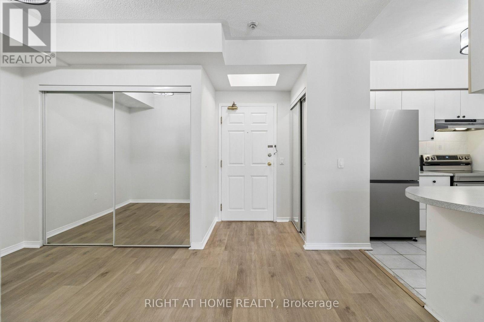 106 - 7398 Yonge Street, Vaughan, Ontario  L4J 8J2 - Photo 2 - N13714548