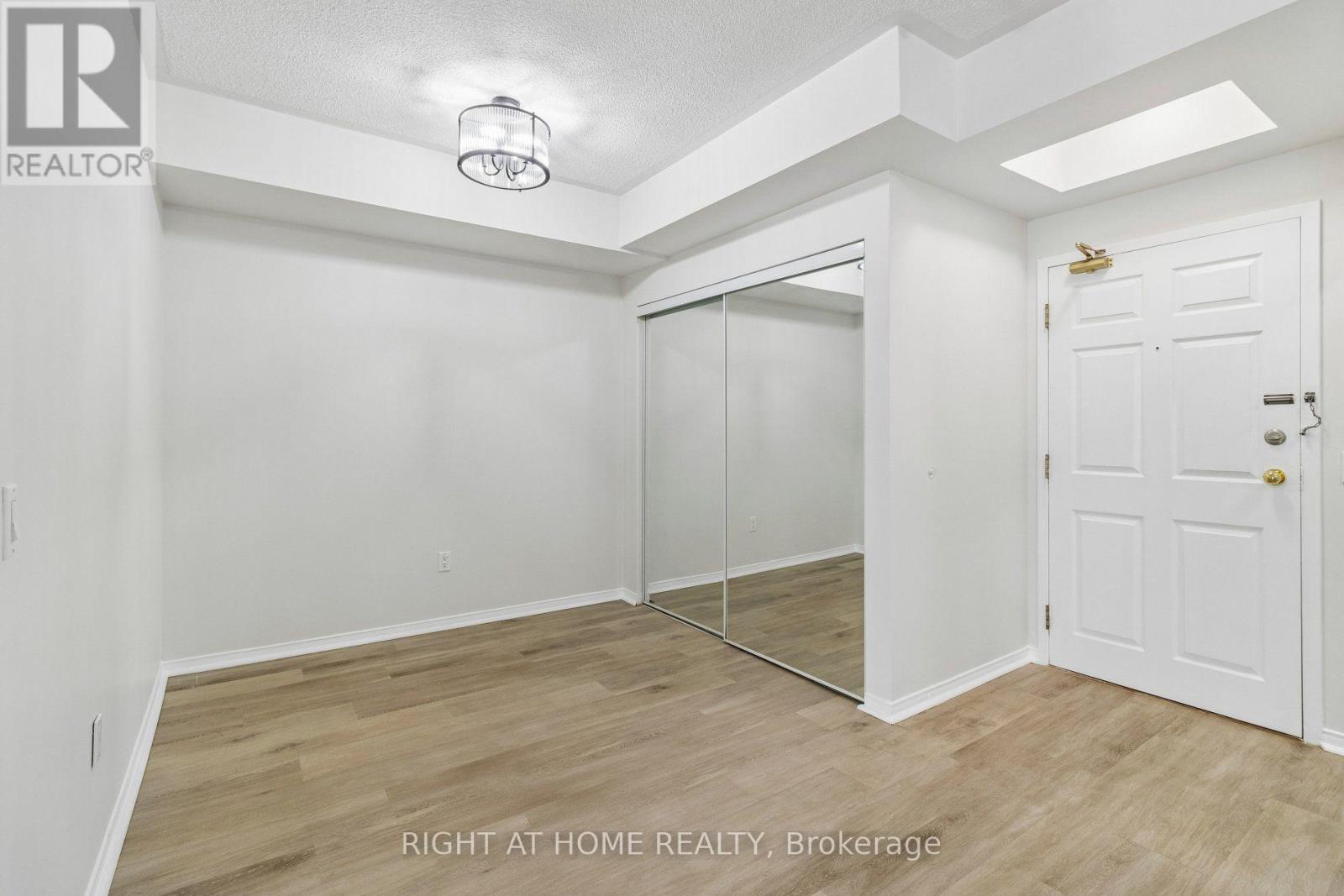 106 - 7398 Yonge Street, Vaughan, Ontario  L4J 8J2 - Photo 3 - N13714548
