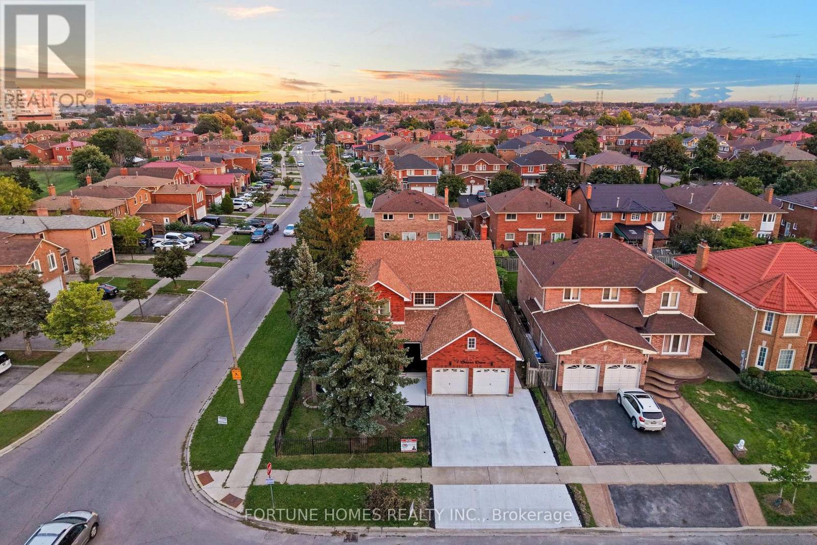 1 Ortona Drive, Brampton, Ontario  L6Y 3C9 - Photo 3 - W13713882