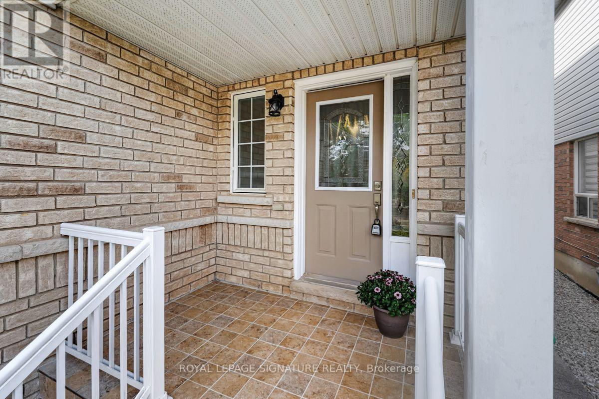 19 Mossgrove Crescent, Brampton, Ontario  L7A 3E6 - Photo 3 - W13714440