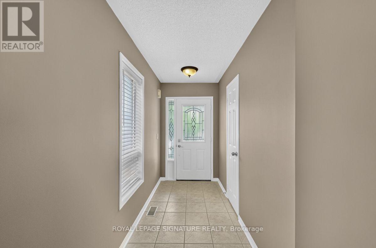 19 Mossgrove Crescent, Brampton, Ontario  L7A 3E6 - Photo 4 - W13714440
