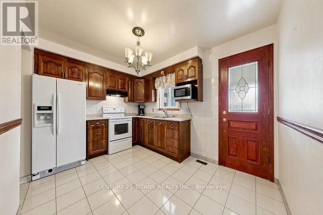 198 Boon Avenue, Toronto, Ontario  M6E 3Z8 - Photo 17 - W13714486