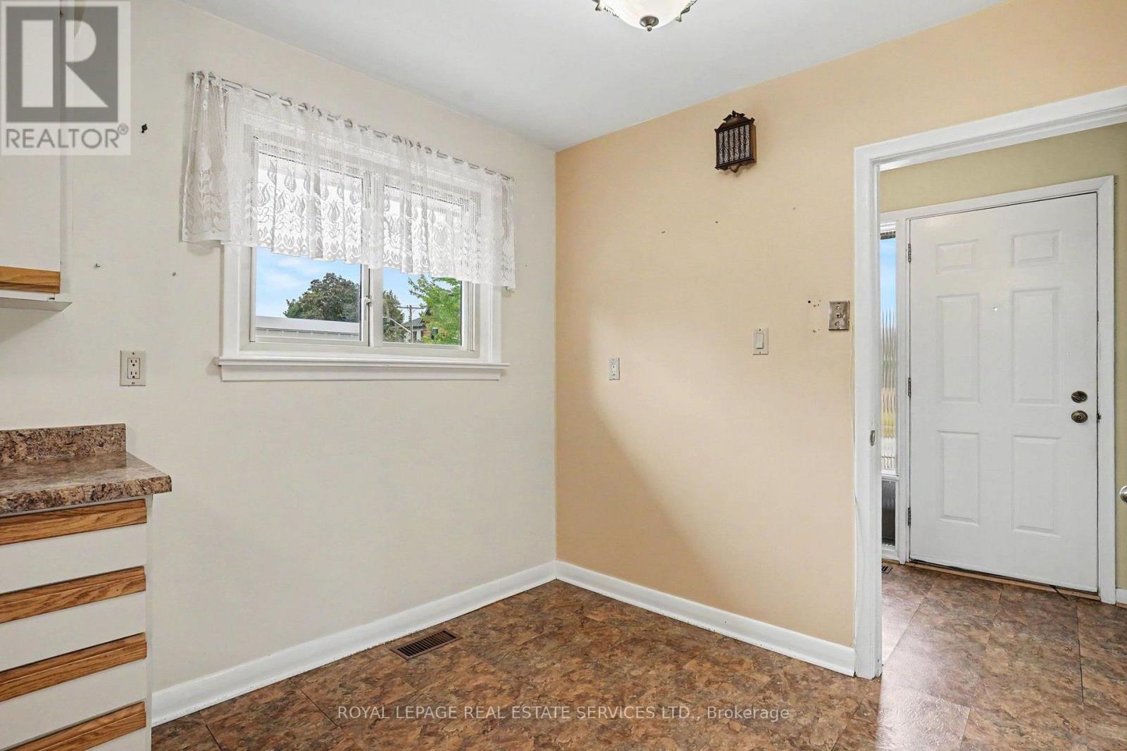 110 Celestine Drive, Toronto, Ontario  M9R 3N9 - Photo 10 - W13714520