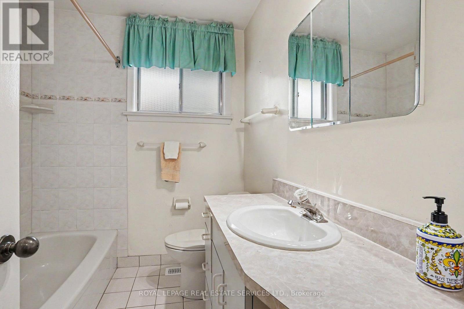 110 Celestine Drive, Toronto, Ontario  M9R 3N9 - Photo 20 - W13714520