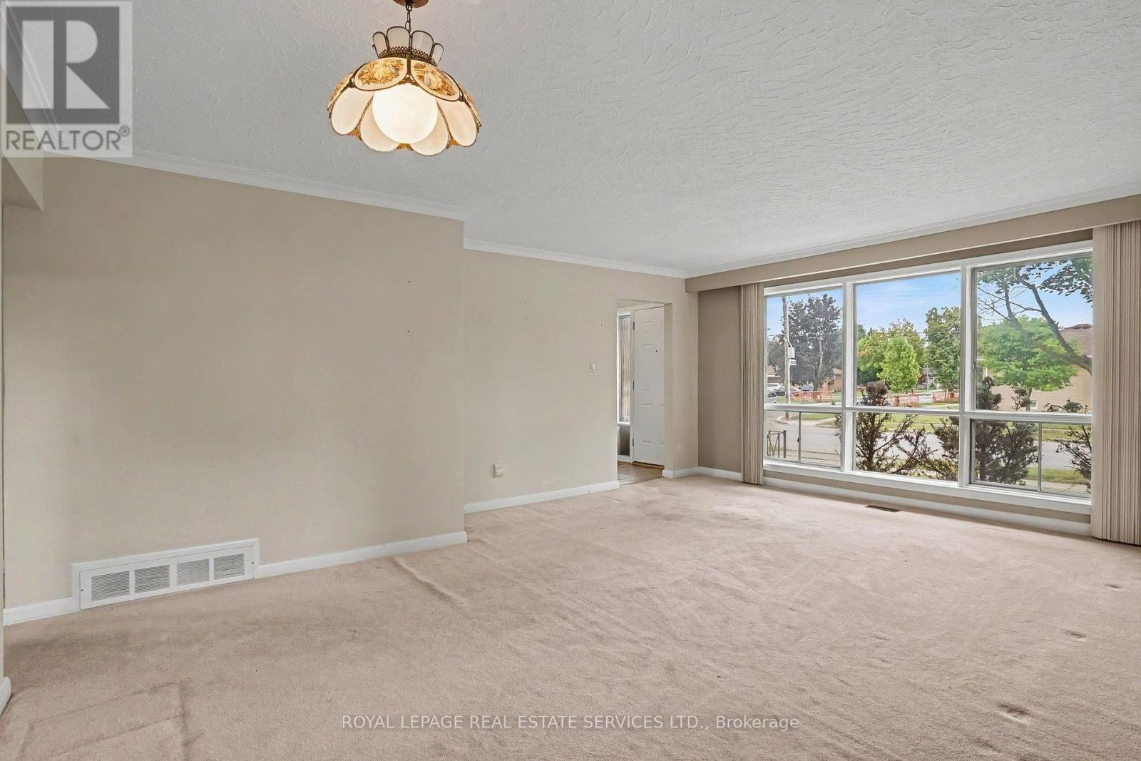 110 Celestine Drive, Toronto, Ontario  M9R 3N9 - Photo 3 - W13714520