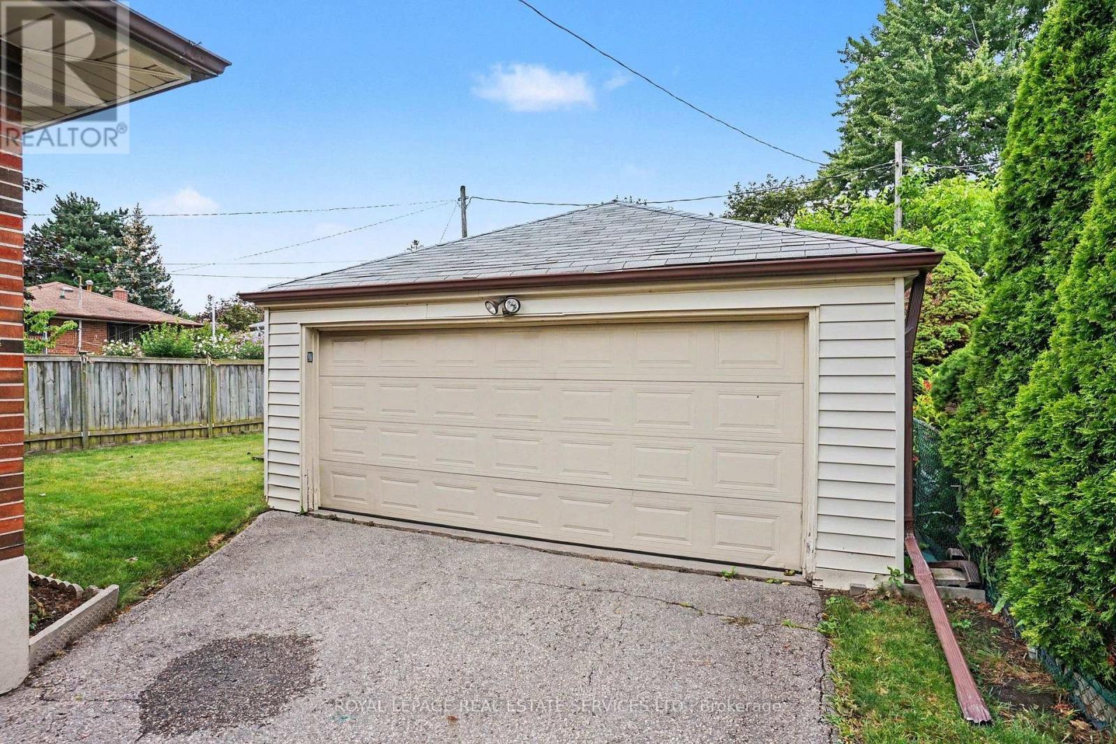 110 Celestine Drive, Toronto, Ontario  M9R 3N9 - Photo 30 - W13714520