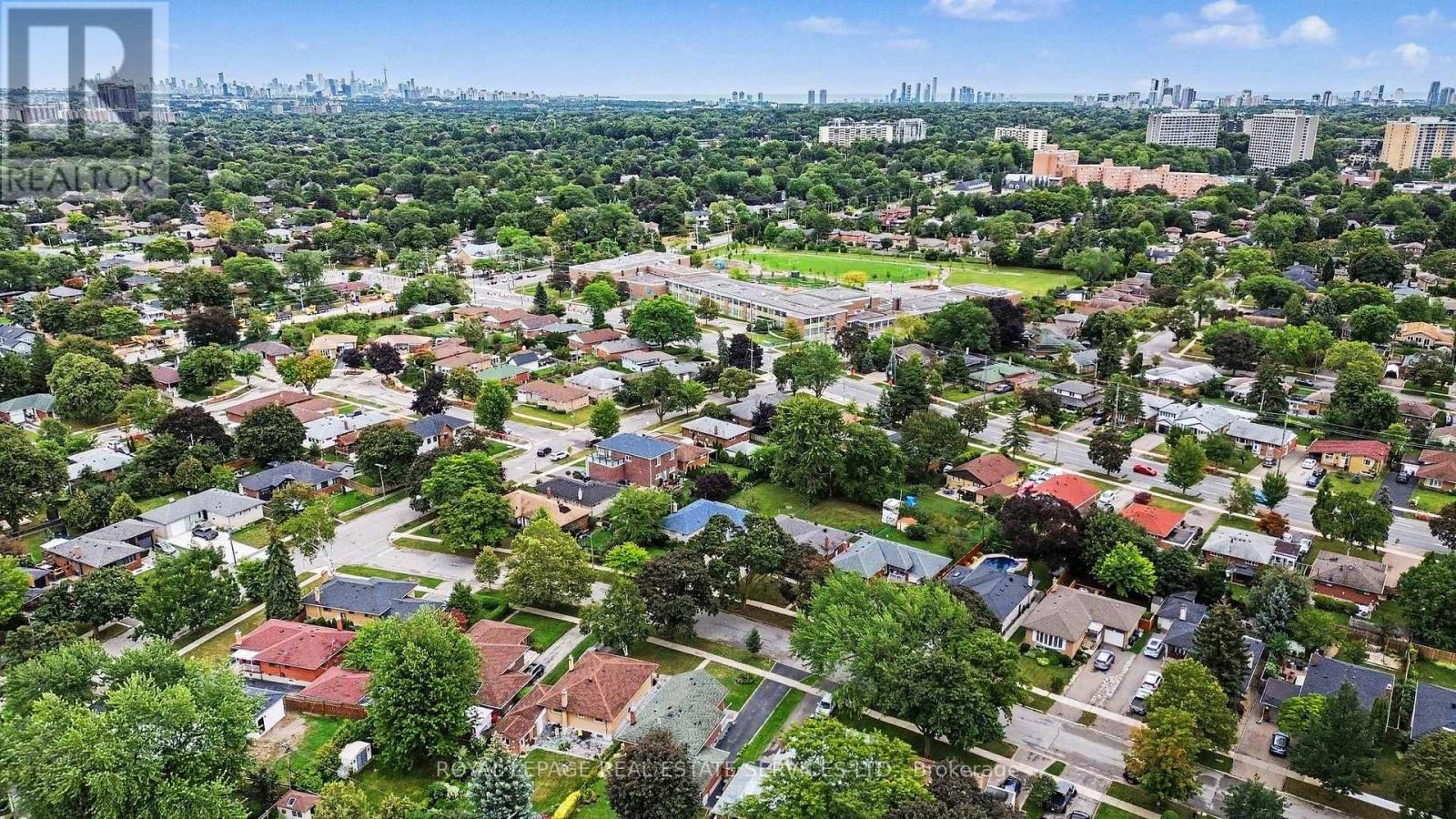 110 Celestine Drive, Toronto, Ontario  M9R 3N9 - Photo 34 - W13714520