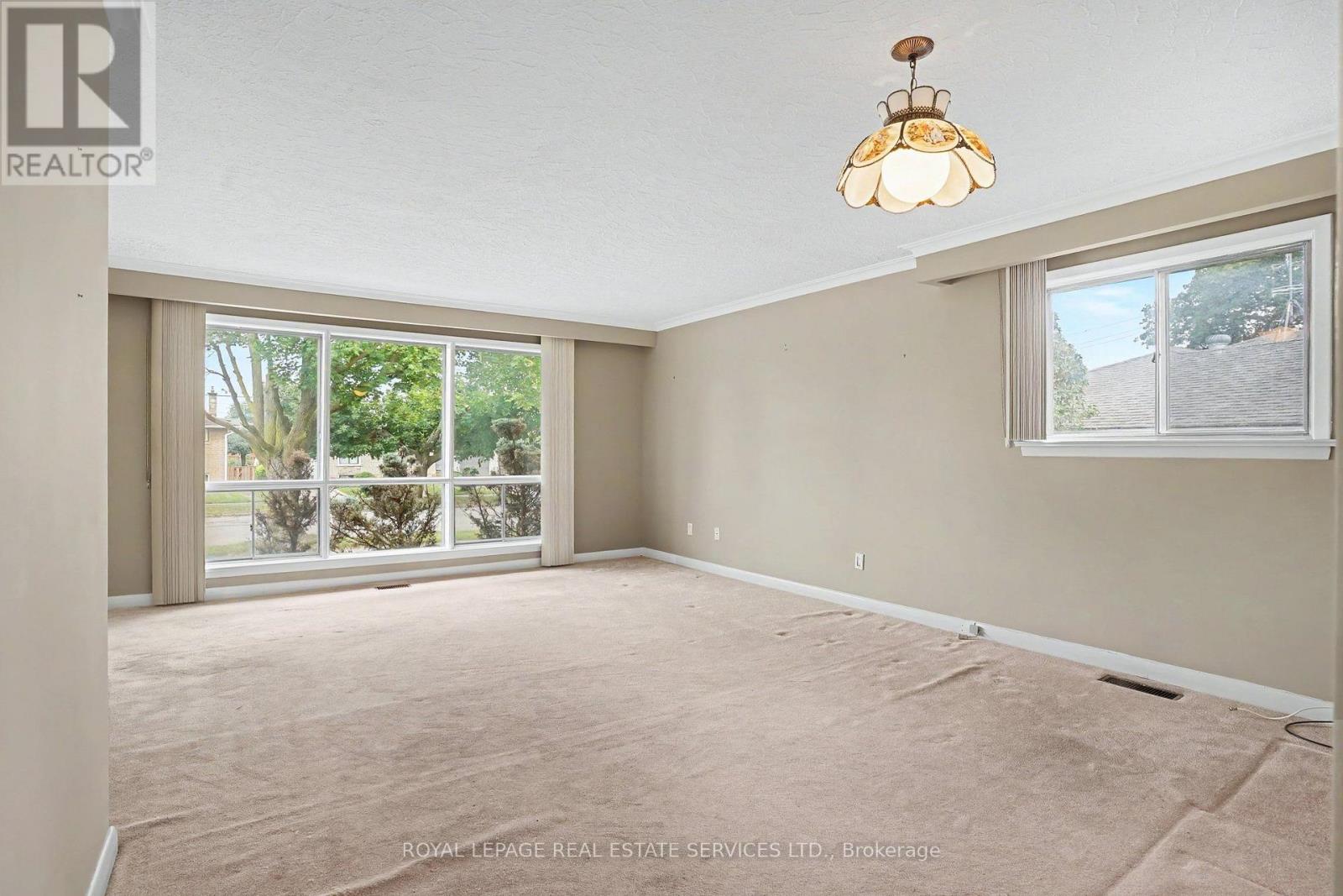 110 Celestine Drive, Toronto, Ontario  M9R 3N9 - Photo 4 - W13714520