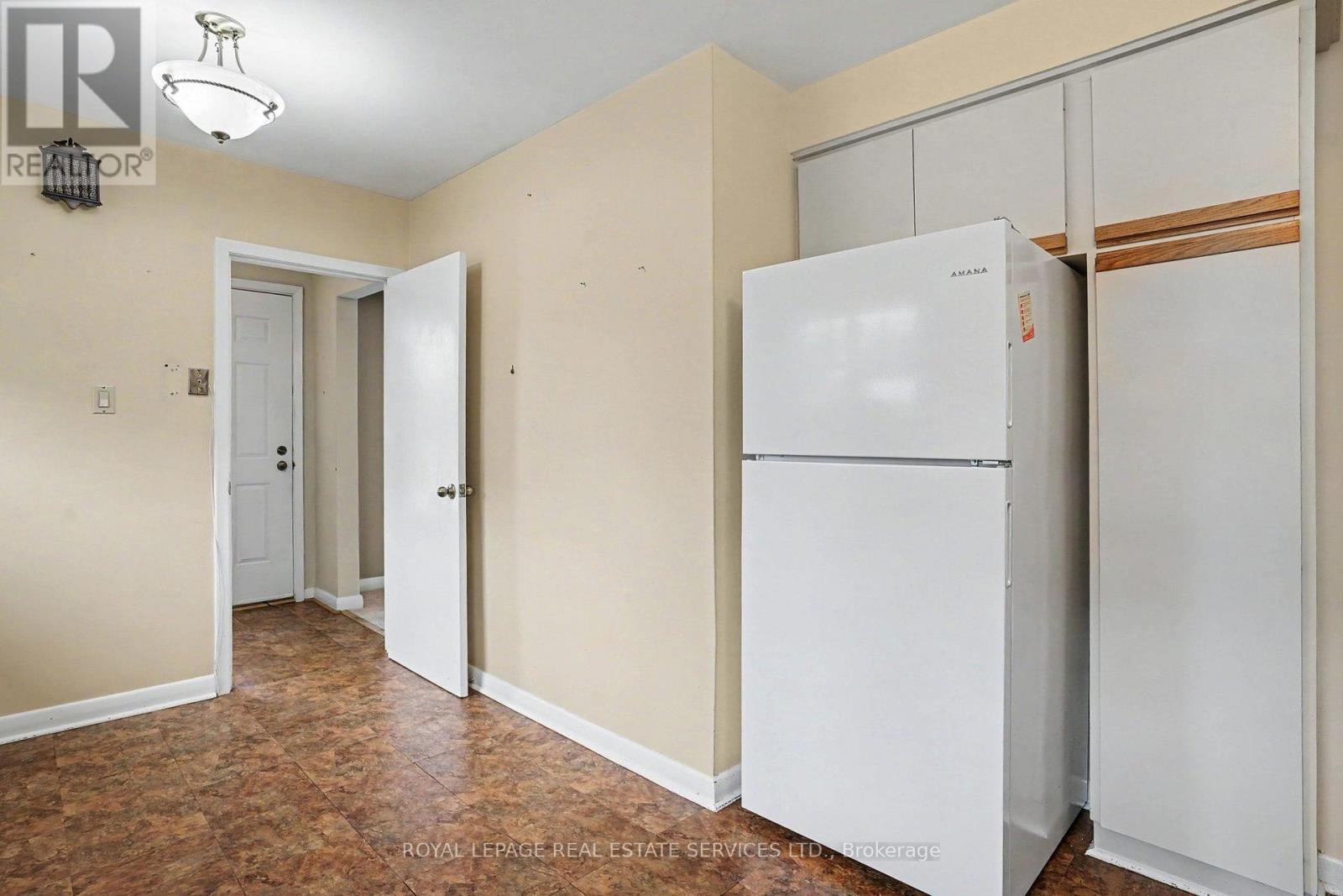 110 Celestine Drive, Toronto, Ontario  M9R 3N9 - Photo 7 - W13714520