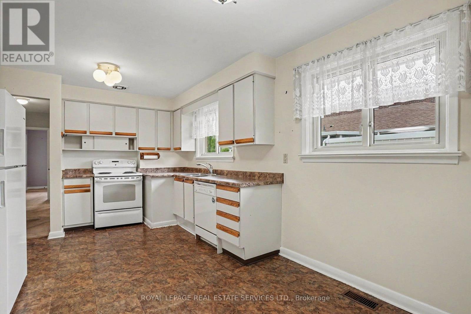 110 Celestine Drive, Toronto, Ontario  M9R 3N9 - Photo 9 - W13714520