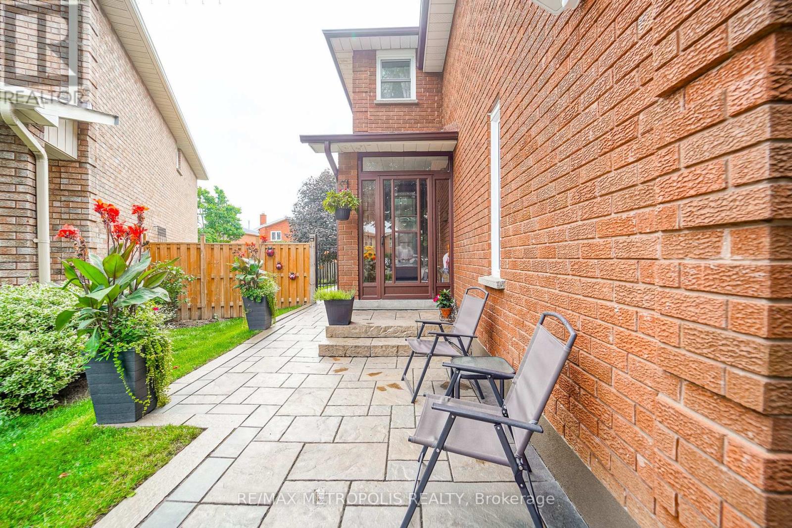 38 Langholm Court, Brampton, Ontario  L6Z 2X9 - Photo 14 - W13714522