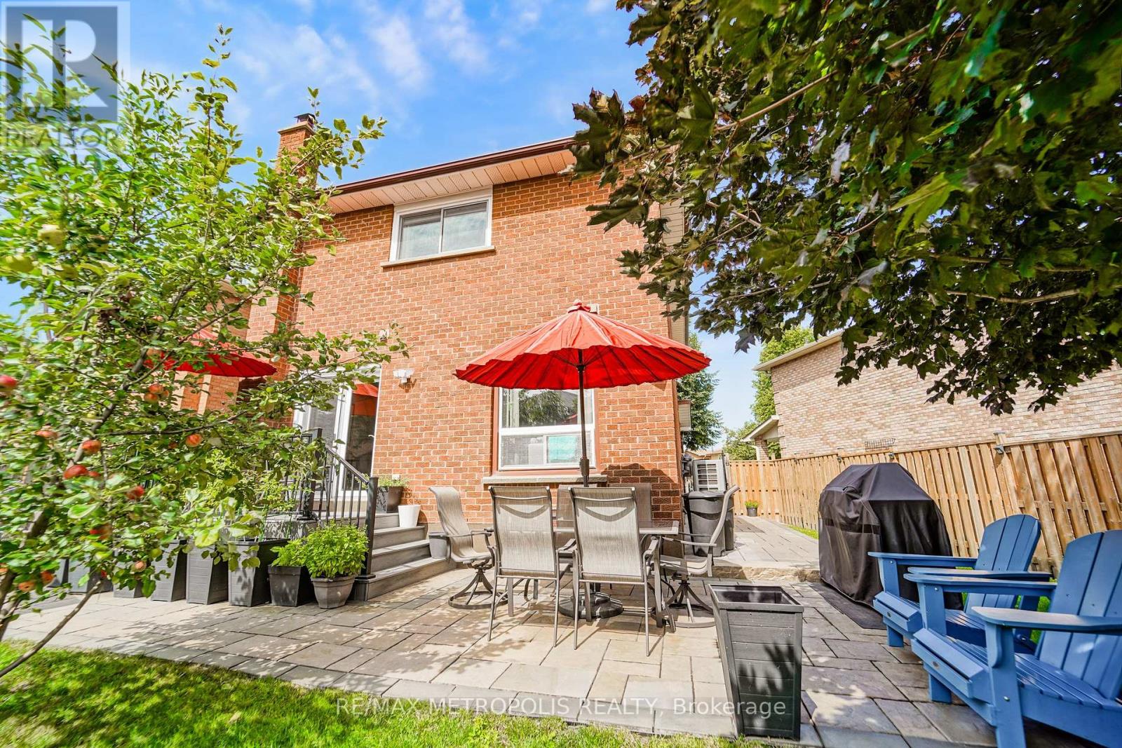 38 Langholm Court, Brampton, Ontario  L6Z 2X9 - Photo 15 - W13714522