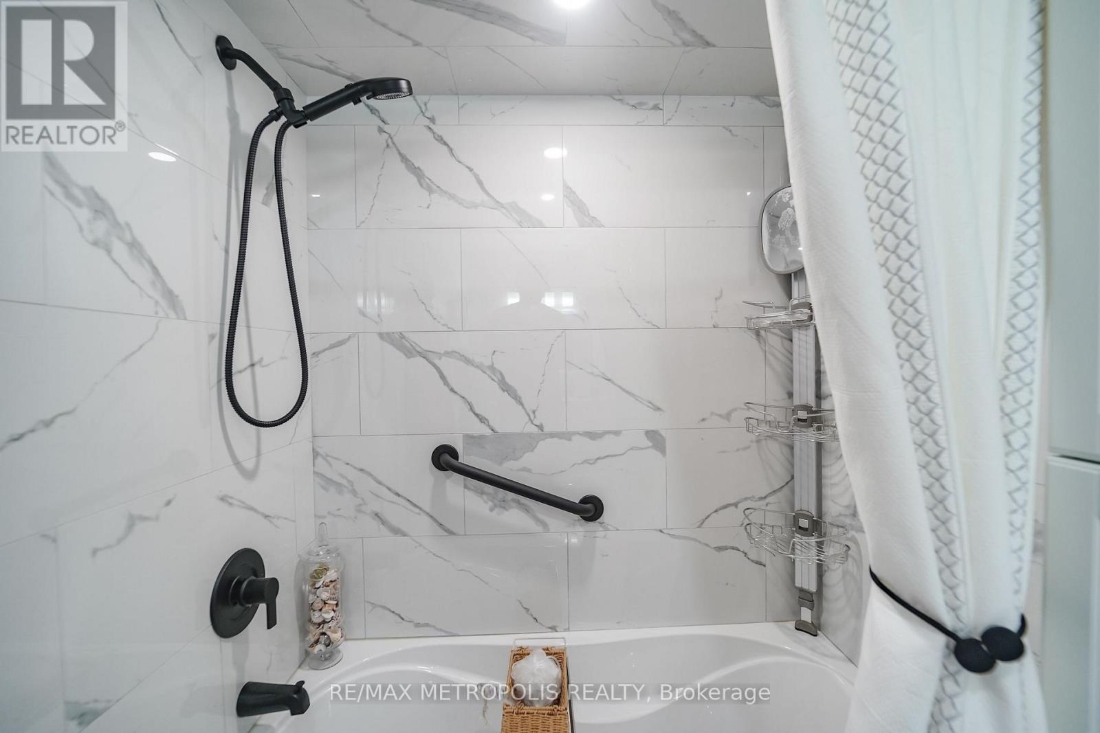 38 Langholm Court, Brampton, Ontario  L6Z 2X9 - Photo 46 - W13714522