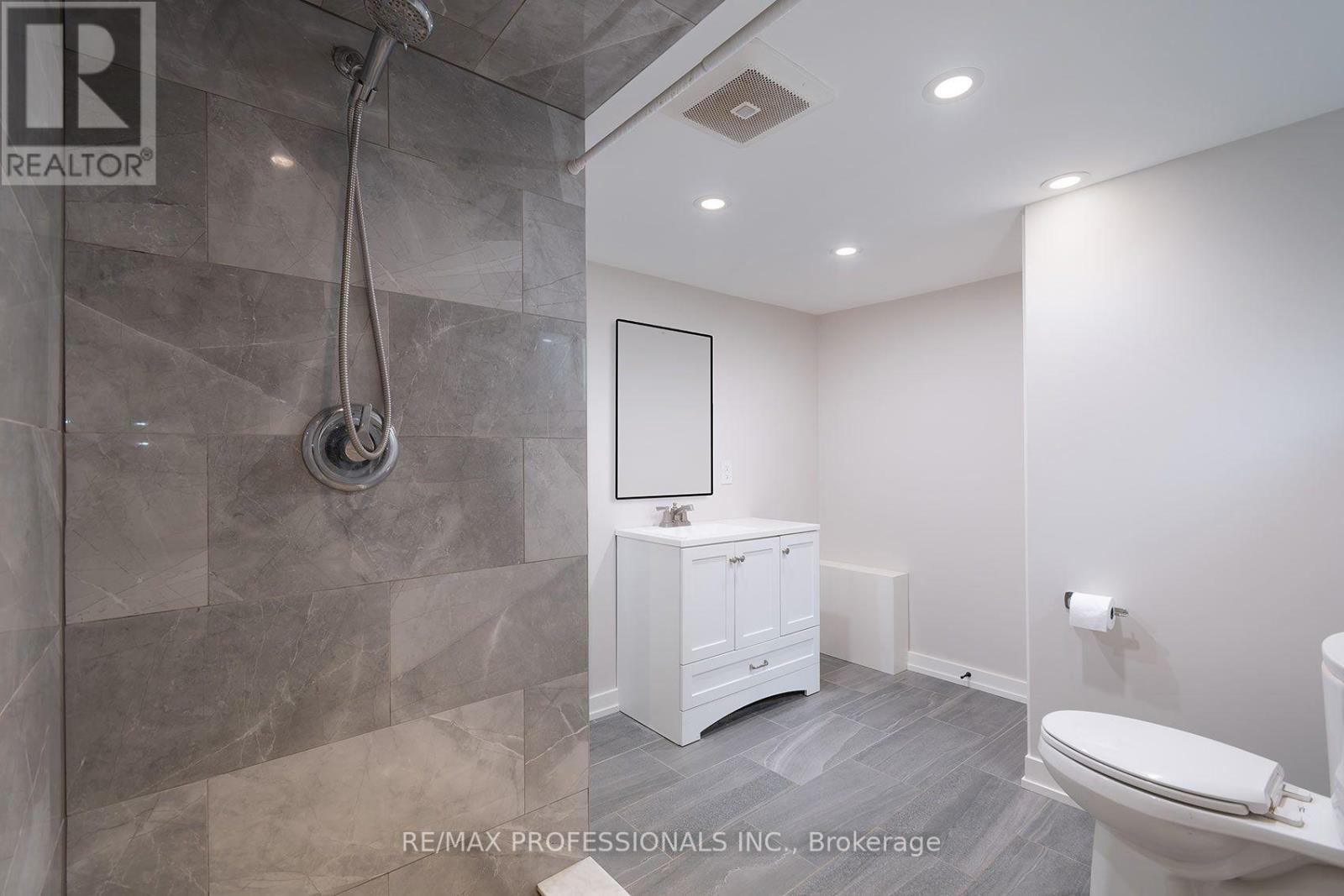 57 Enfield Avenue, Toronto, Ontario  M8W 1T6 - Photo 11 - W13714662