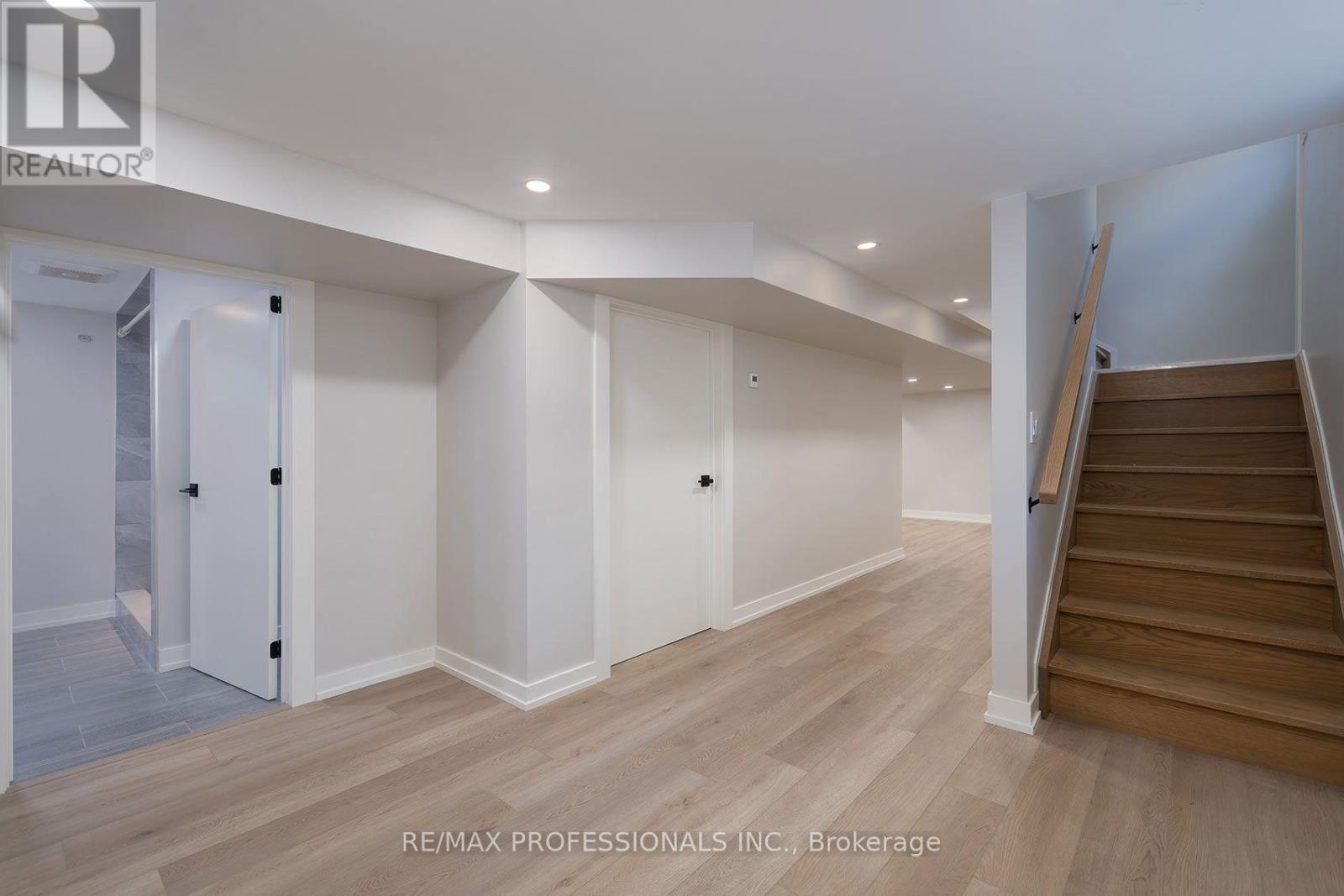 57 Enfield Avenue, Toronto, Ontario  M8W 1T6 - Photo 4 - W13714662