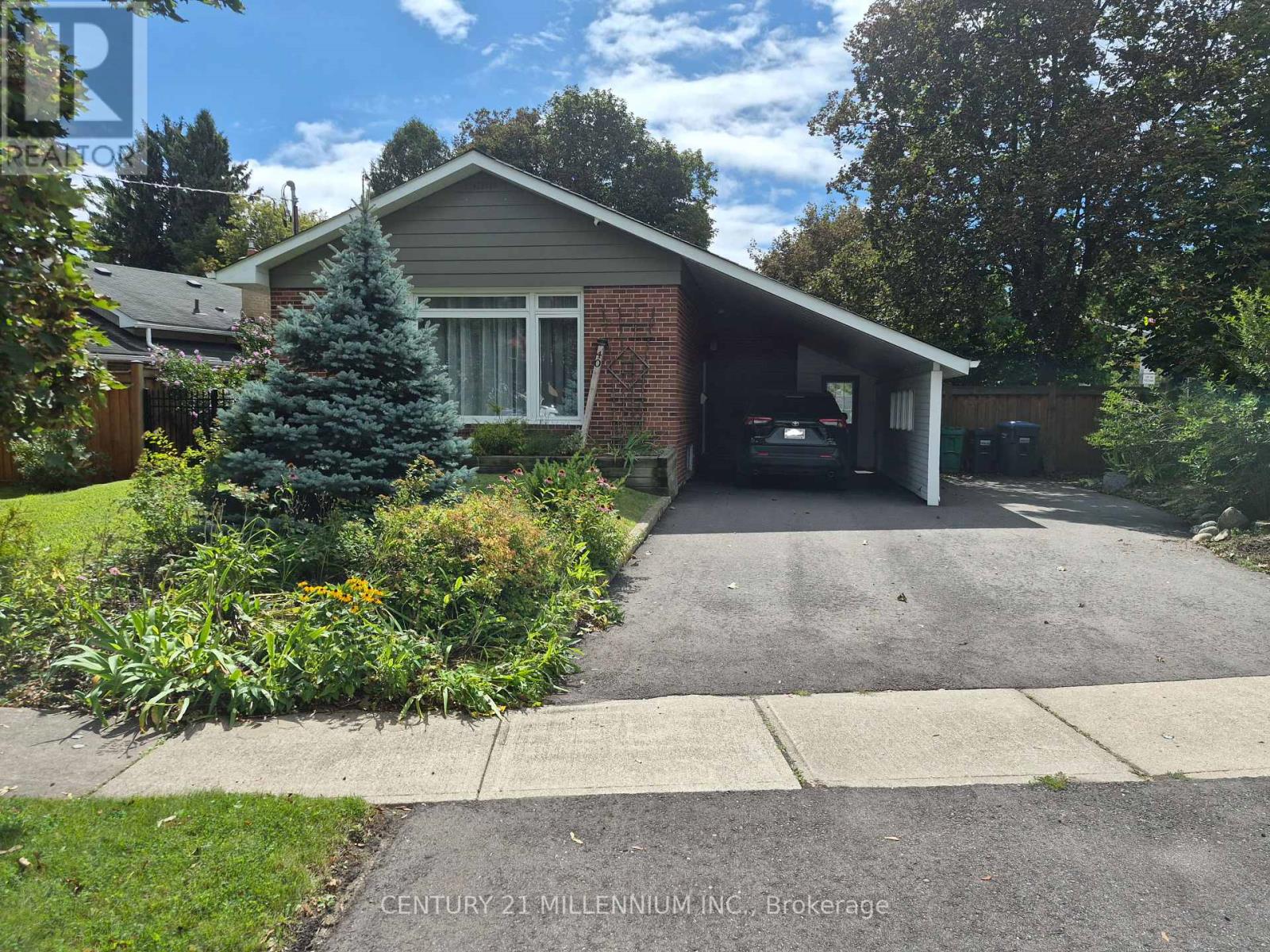 40 Meadowland Drive, Brampton, Ontario  L6W 2R4 - Photo 1 - W13714692