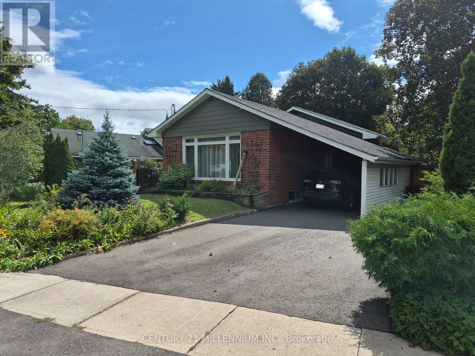 40 Meadowland Drive, Brampton, Ontario  L6W 2R4 - Photo 2 - W13714692