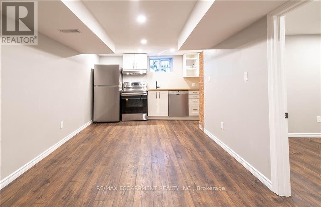 B - 50 Burris Street, Hamilton, Ontario  L8M 2J4 - Photo 2 - X13714636