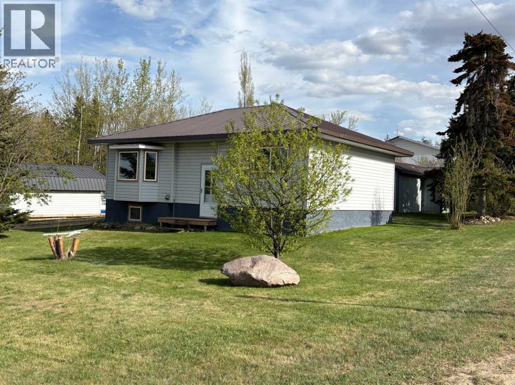 4915 50 Avenue E, Bluffton, Alberta  T0C 0M0 - Photo 2 - A2313696