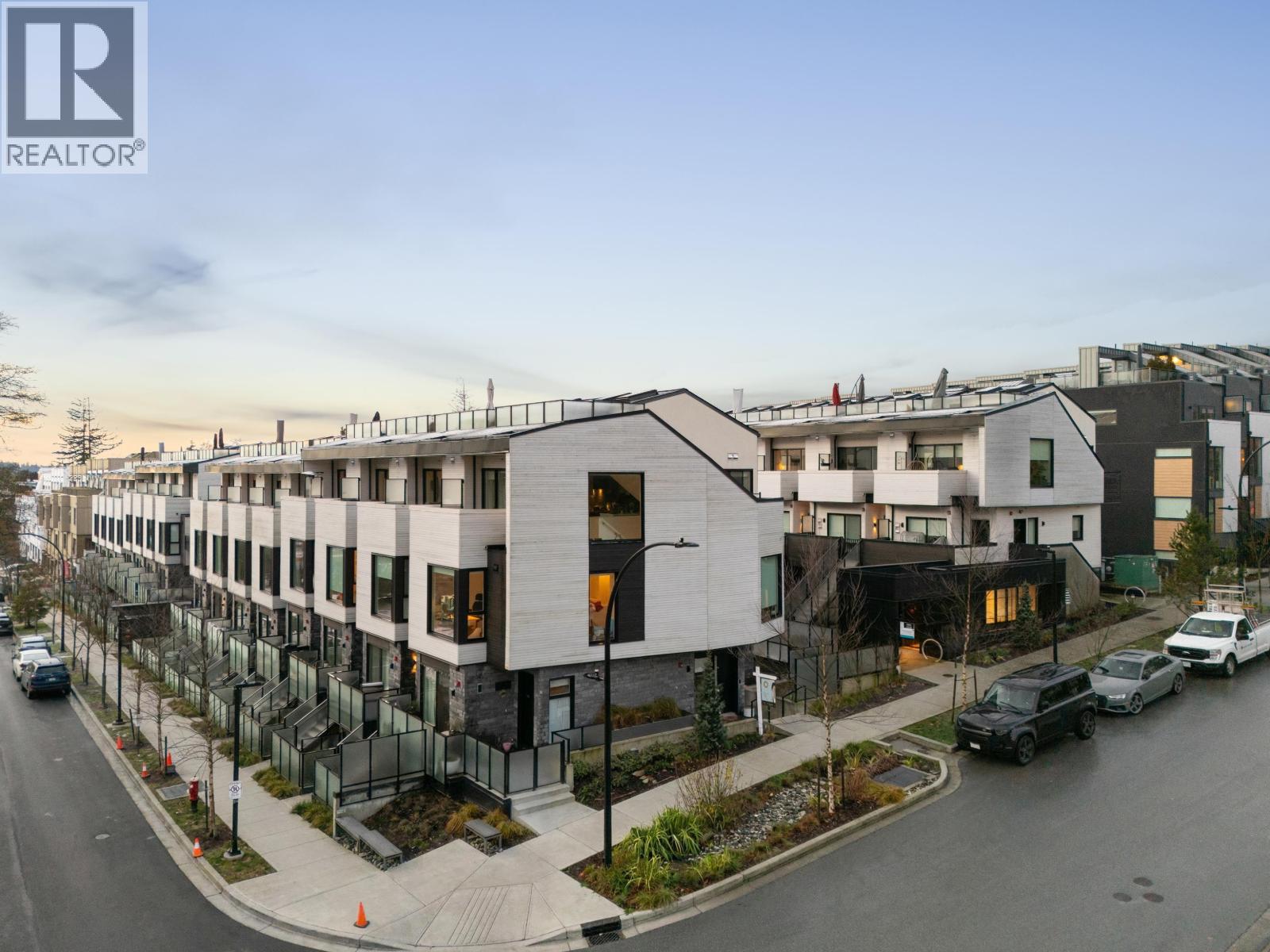 122 650 E 2nd Street, North Vancouver, British Columbia  V7L 1E3 - Photo 2 - R3137491