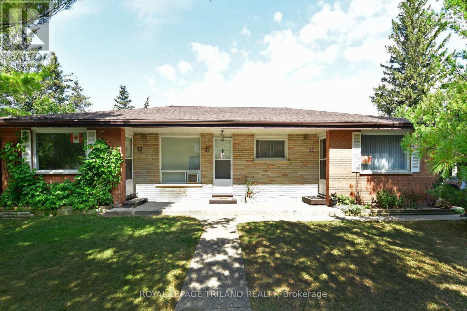 27 Hill Street, Lambton Shores, Ontario  N0M 1T0 - Photo 1 - X13714772